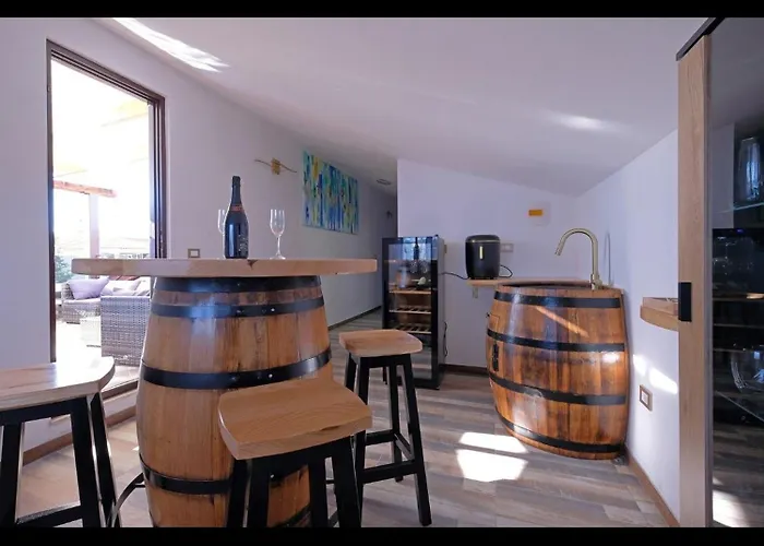 Penthouse Stella Πούλα